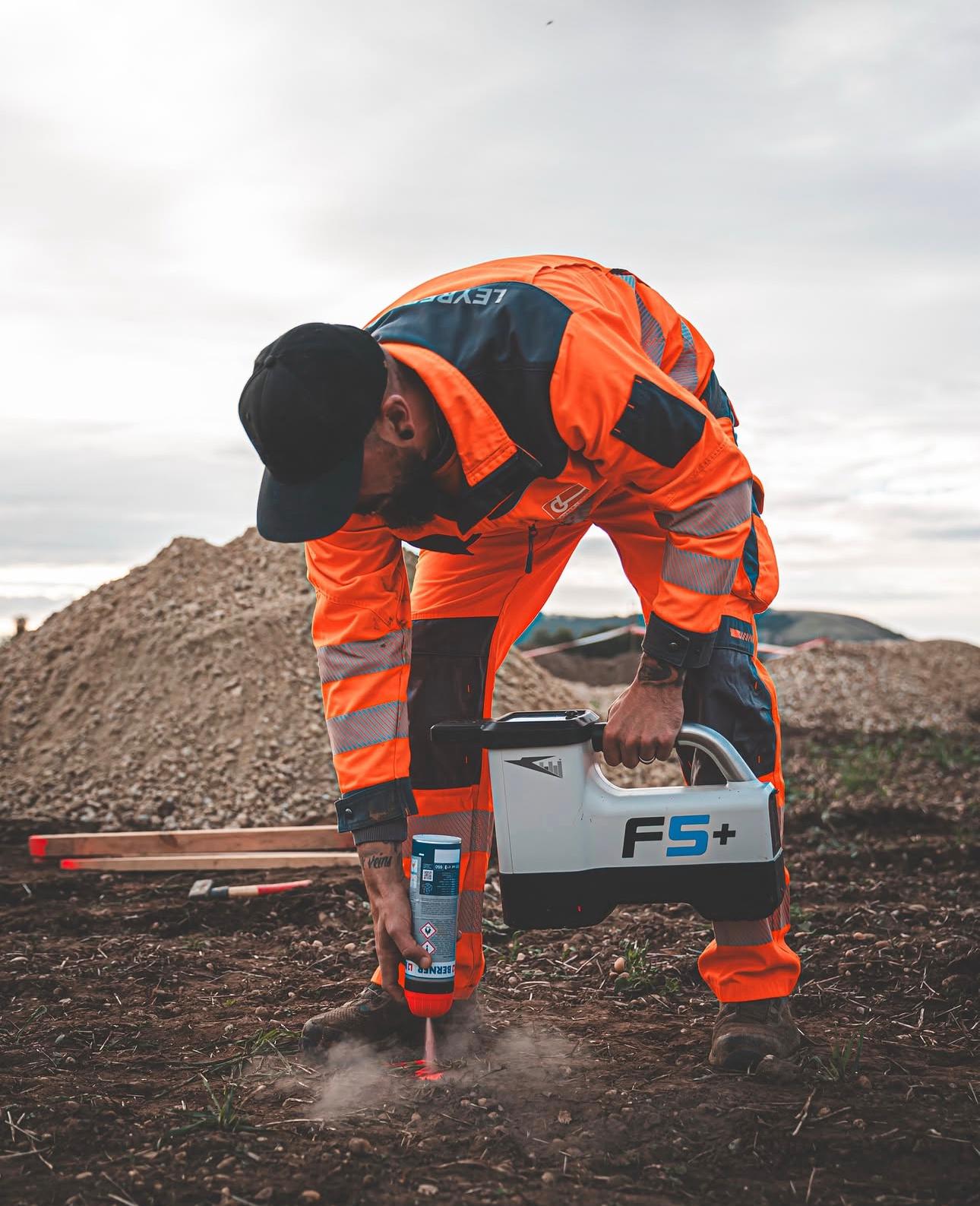 HD Global Group field worker using Radiodetection F5+ utility locator on active horizontal directional drilling jobsite